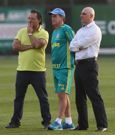 Galiotte despista, mas avisa: ninguém tem problema com Cuca no Palmeiras