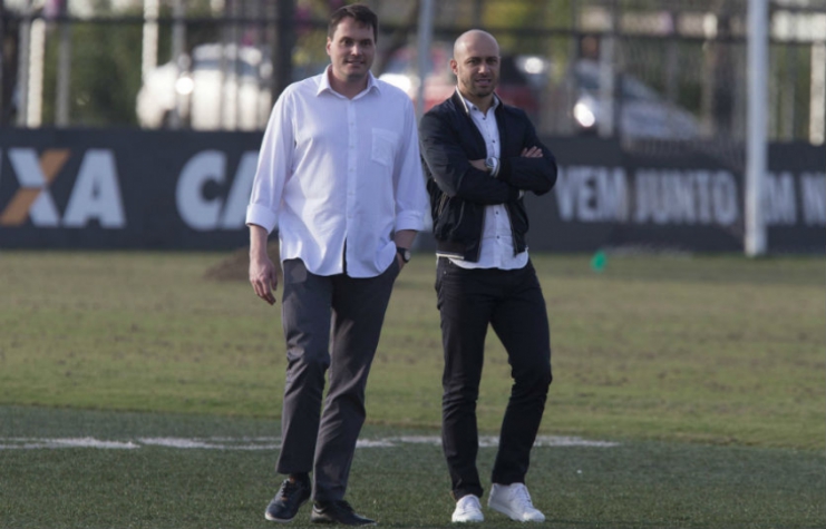 Corinthians deverá anunciar técnico ainda em 2016, diz gerente de futebol