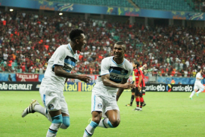 Jailson e Wallace - Vitória x Grêmio