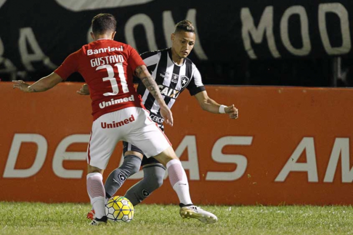 Botafogo x Internacional - Neilton