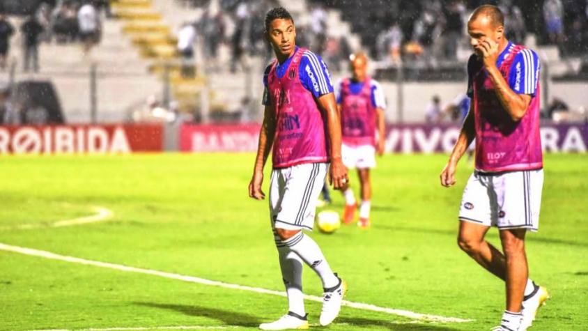 Antonio Carlos, zagueiro da Ponte Preta (Foto: PontePress/FábioLeoni)