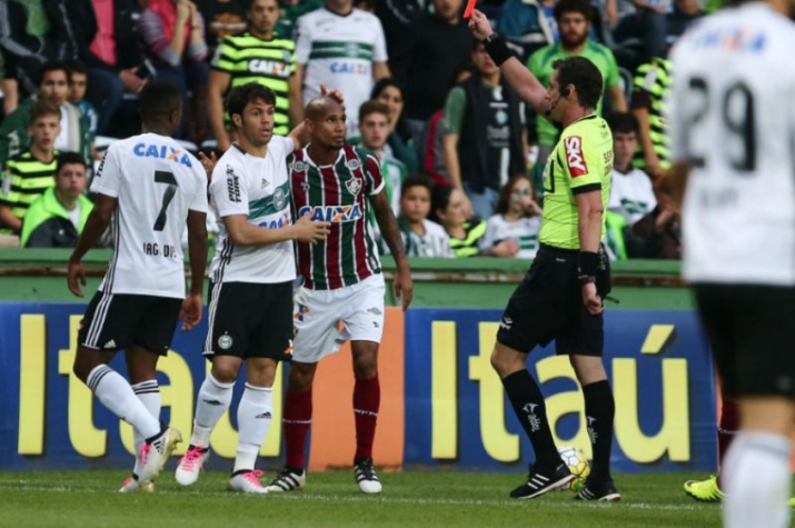 Coritiba x Fluminense - Expulsão de Kleber