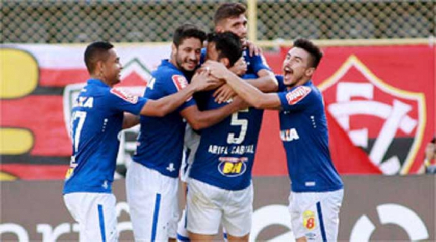 Bryan foi titular em partida deste domingo