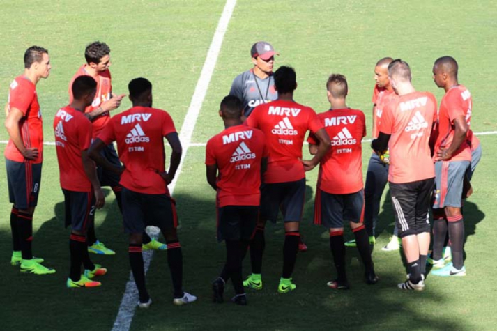 Treino Flamengo - Zé Ricardo com jogadores