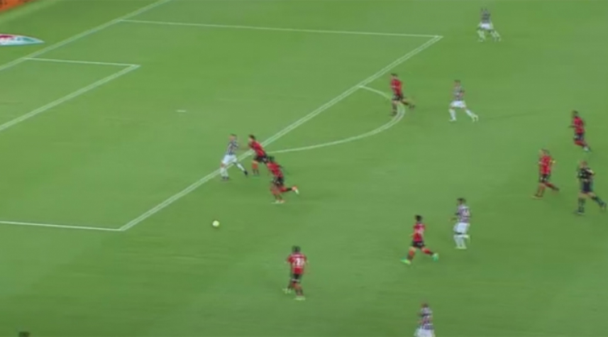 Fluminense 2x2 Vitória- Falta fora da área