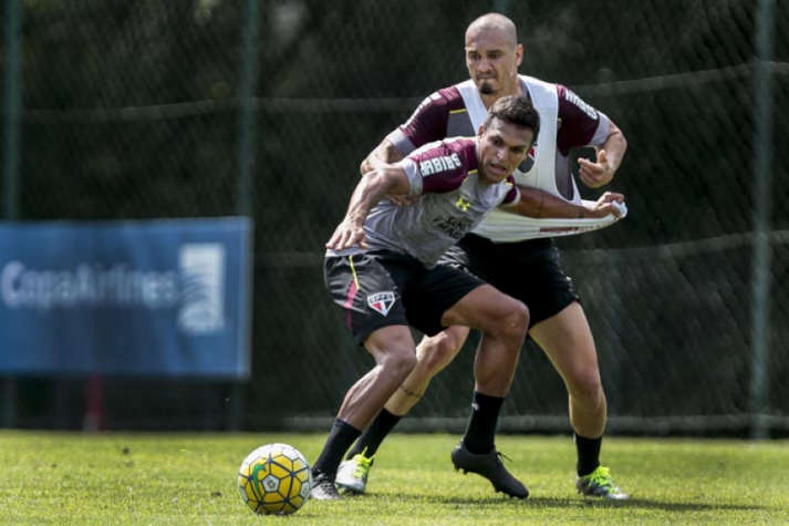 Treino São Paulo no CT da Barra Funda - Robson e Maicon