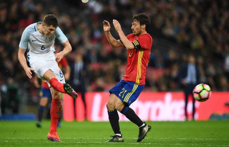Stones e David Silva - Inglaterra x Espanha