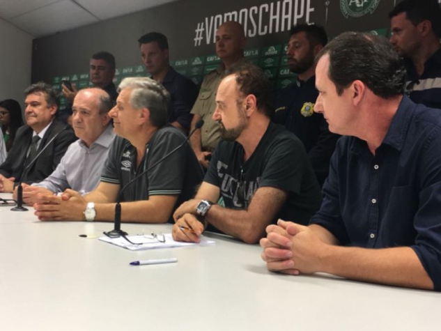 Dirigentes da Chapecoense em coletiva
