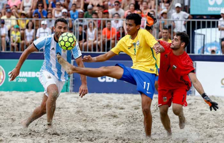 Mauricinho marcou três vezes e foi o artilheiro da partida contra a Argentina