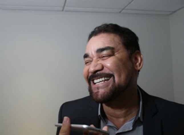 Novo presidente assume nesta segunda