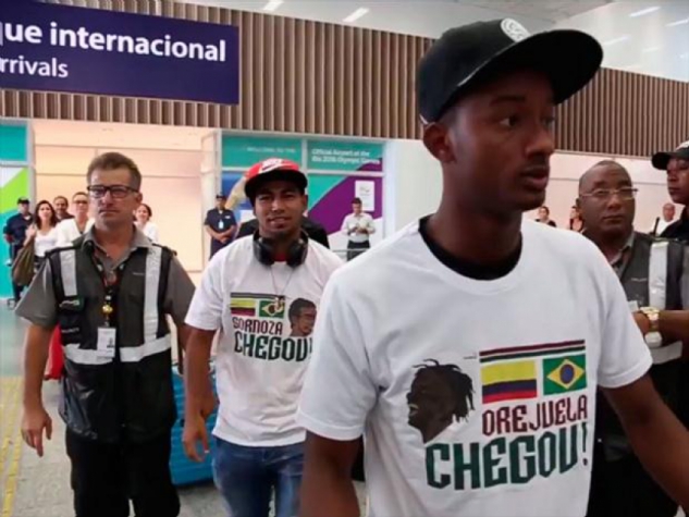 Sornoza e Orejuela com camisa da Colômbia
