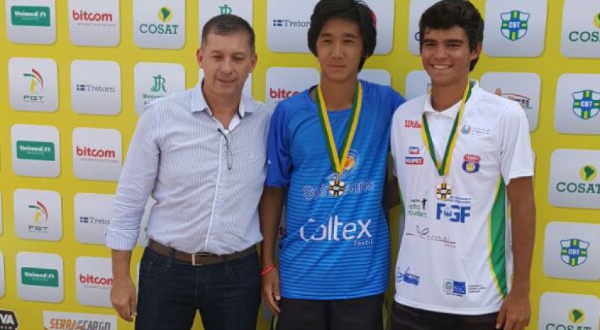 Herick Isago, de azul, e Jackson Xavier, de branco