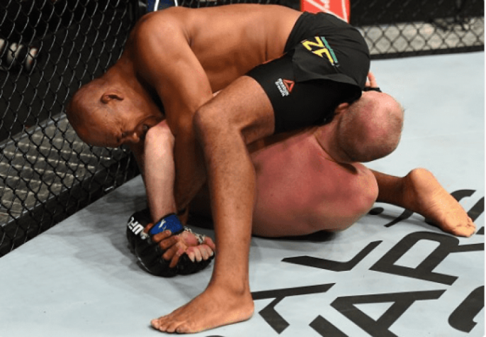 Ronaldo Jacaré finalizou Tim Boetsch no primeiro round