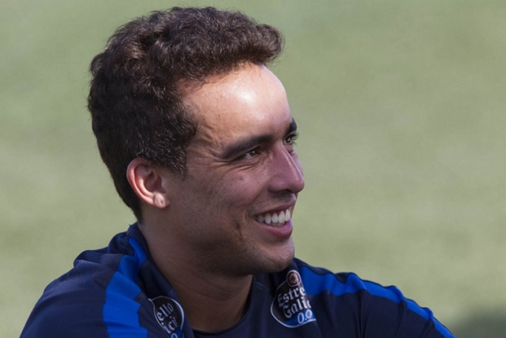 Ainda sem data para estrear, Jadson já é testado 'à la 2015' no Corinthians