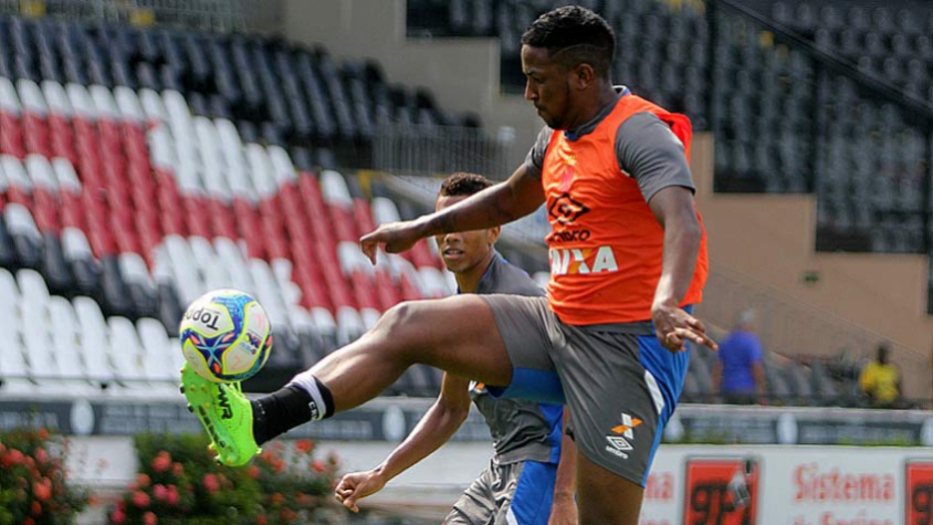 Thalles no treino do Vasco