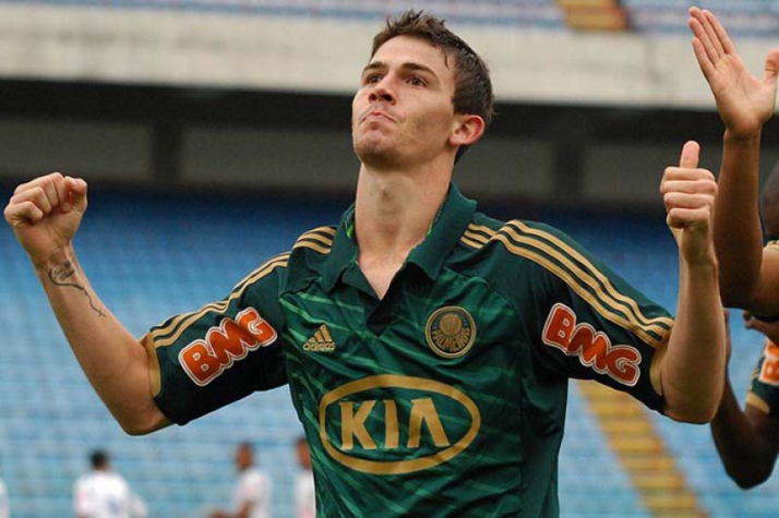 Após empréstimos e 'quase ida' a Munique, zagueiro vê contrato com o Verdão perto do fim