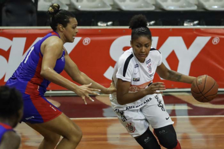 Corinthians leva a melhor no primeiro jogo contra o Uninassau 