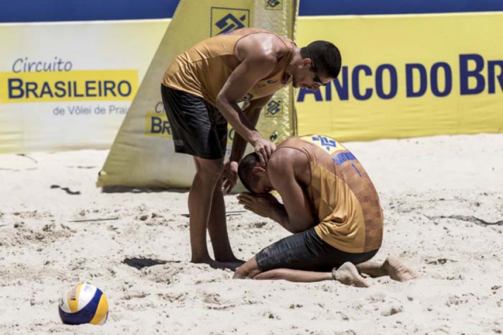 Líderes no ranking, Álvaro/Saymon podem garantir título da temporada em Aracaju