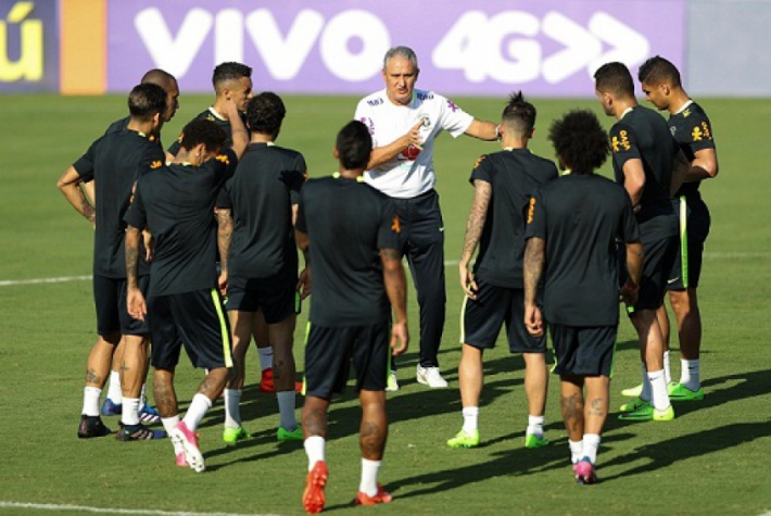 Tite reunido com jogadores da Seleção