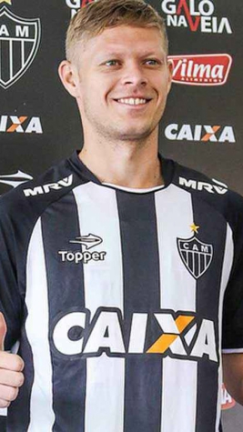 Marlone é apresentado pelo Atlético-MG