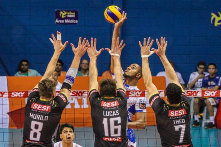 SUPERLIGA MASCULINA 16/17: Funvic Taubaté vence e sai na frente na semifinal contra o Sesi-SP