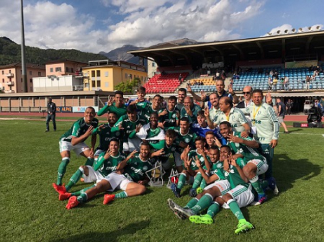 Palmeiras é campeão invicto de mais um torneio de base na Europa