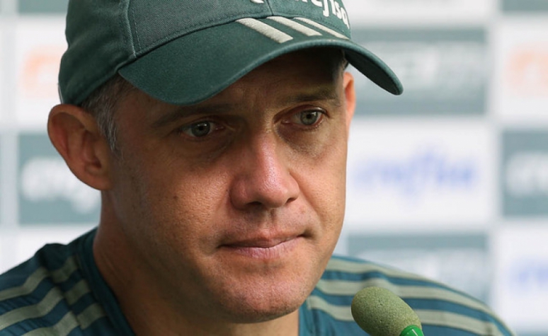 Palmeiras demite Eduardo Baptista e fará proposta para Cuca voltar