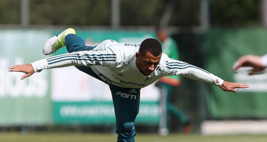 Falta assinar: Verdão discute últimos detalhes da venda de Vitor Hugo