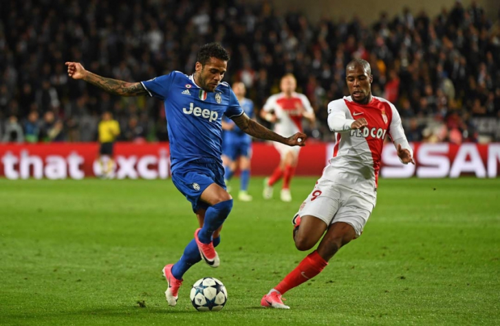 Daniel Alves e Sidibé - Monaco x Juventus