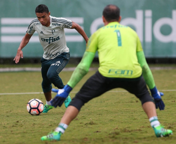 Sem espaço no Palmeiras, Erik desperta interesse do Vitória