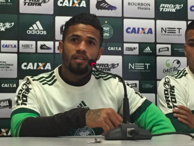 Jogador chega ao Coritiba para disputar posição com os pratas da casa Rodrigo Ramos e Dodô