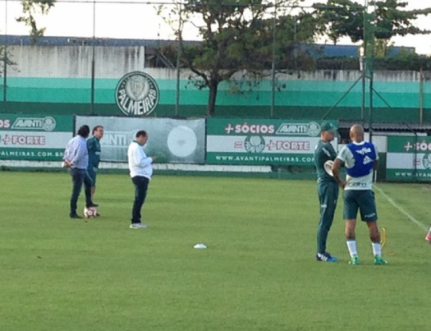 Um dia após bate-boca, Felipe Melo e Omar têm conversa na Academia