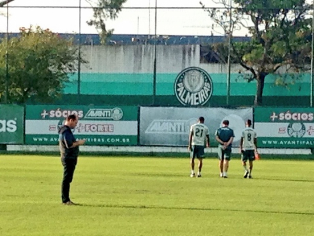 Reservas treinam, e Cuca tem dia de conversas ao pé do ouvido no Verdão