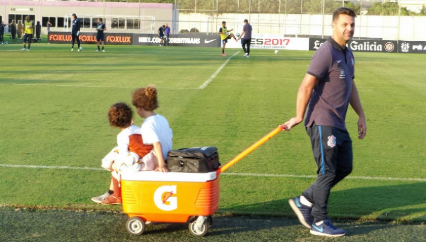 Com time pronto, Corinthians tem dia mais leve: treino específico e rachão
