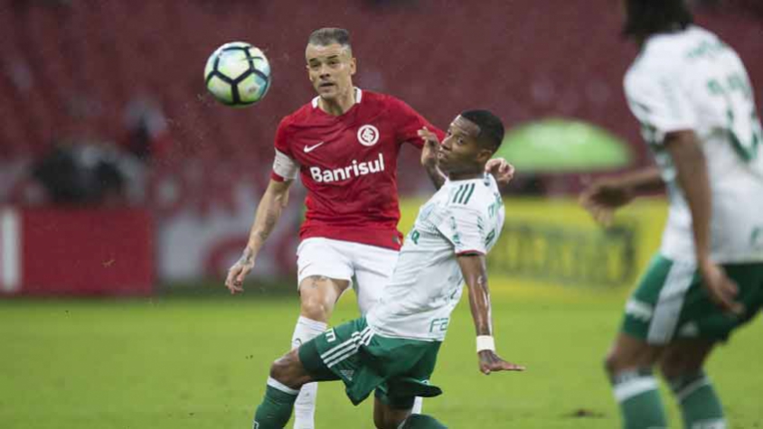 Thiago Santos faz gol salvador e Palmeiras elimina o Inter