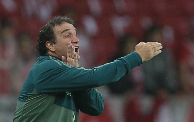 Cuca reforça busca por atacante e sonha com milagre: 