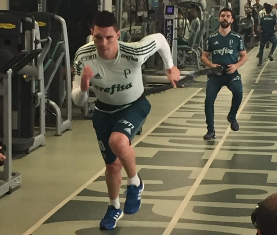 Moisés avança na recuperação e faz treino intenso no Palmeiras; veja