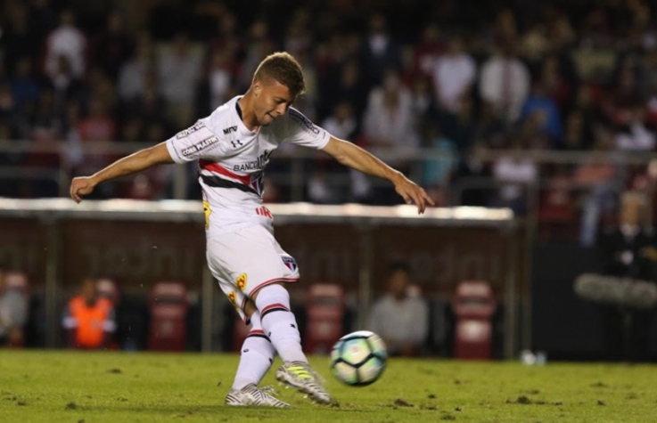 Lucas Fernandes já havia jogado contra o Sport e ganhou chance contra o Fluminense (foto: Divulgação/São Paulo)