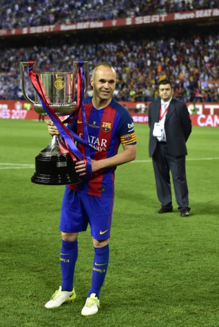 Com 33 anos, Iniesta vai disputa provavelmente a sua última temporada pelo Barcelona, onde é referência