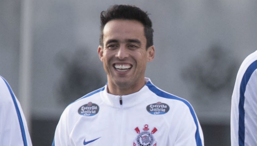 Recuperado, Jadson já trabalha em campo e deve reforçar o Corinthians