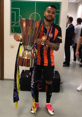 Dentinho é um dos jogadores com mais títulos pela equipe ucraniana