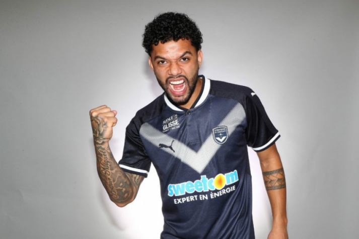 O jogador se apresentou nesta semana ao clube francês