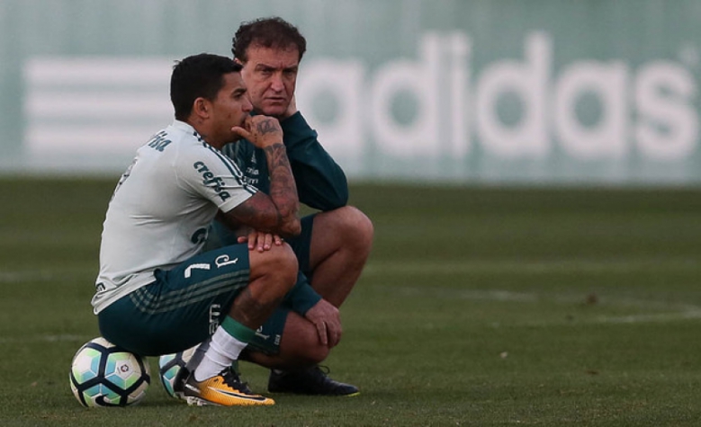Cuca diz que Dudu está 'brigando com os médicos' para jogar o clássico