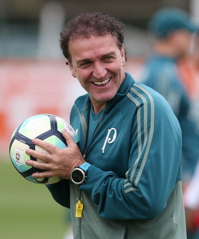 Cuca comanda treino tático fechado no Palmeiras; Jailson e Dudu tratam