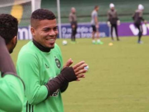 Carleto pede atenção total ao Coritiba na Arena da Baixada