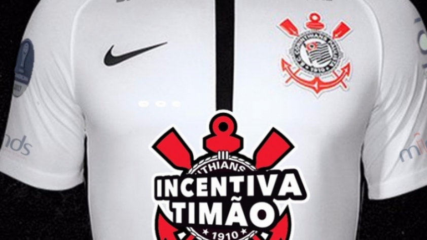 Camisa do Corinthians contra o Racing