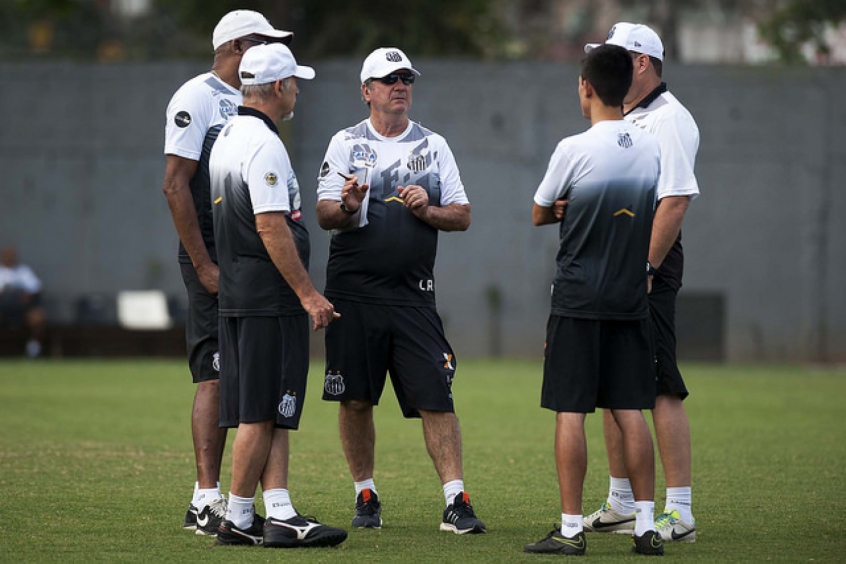 Levir e comissão do Santos