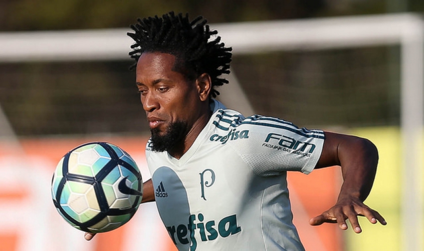 'Calejado' contra o Santos, Zé Roberto se vê pronto para voltar à lateral
