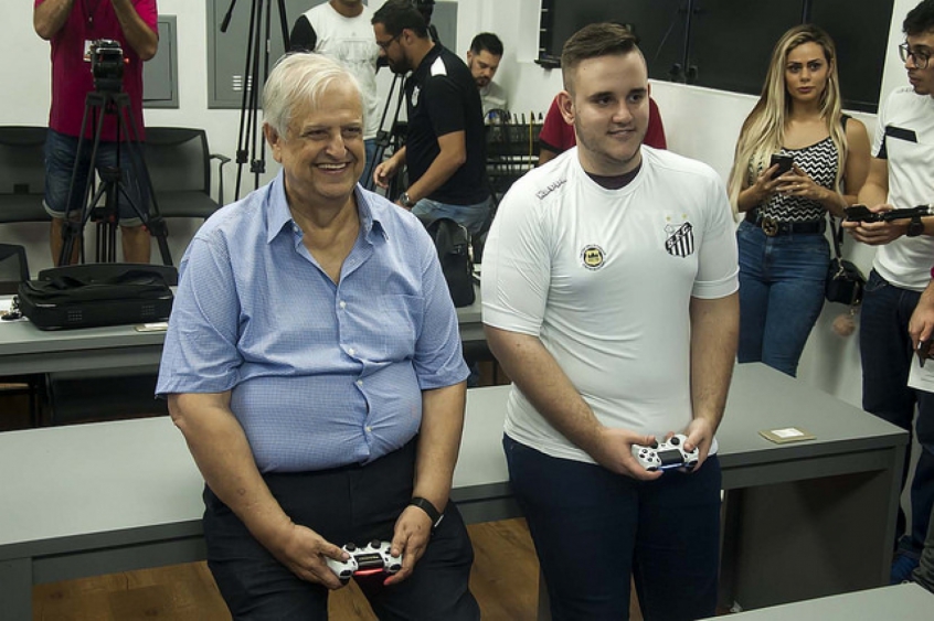 Modesto Roma jogou videogame ao lado de GuiFera
