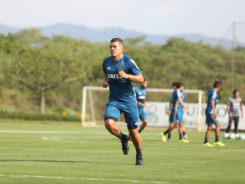 Responsável pela bola parada, Thiago Carleto é uma das esperanças do Coritiba